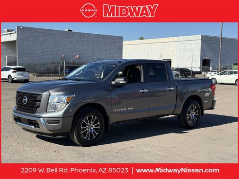 Used 2020 Nissan Titan SV w/ SV Convenience Package image 1
