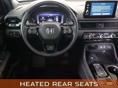 Used 2025 Honda Pilot Black Edition image 20