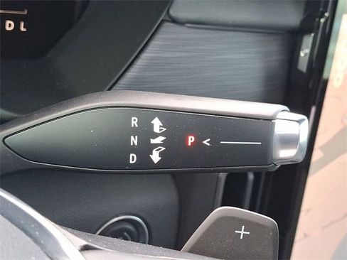 Used 2024 GMC Acadia AT4 w/ Luxury Package image 16