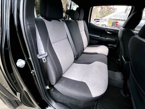 Certified 2022 Toyota Tacoma TRD Off-Road image 19