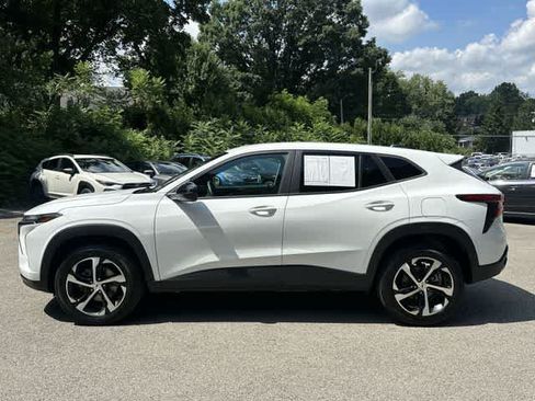 Used 2024 Chevrolet Trax RS w/ Driver Confidence Package FWD image 2