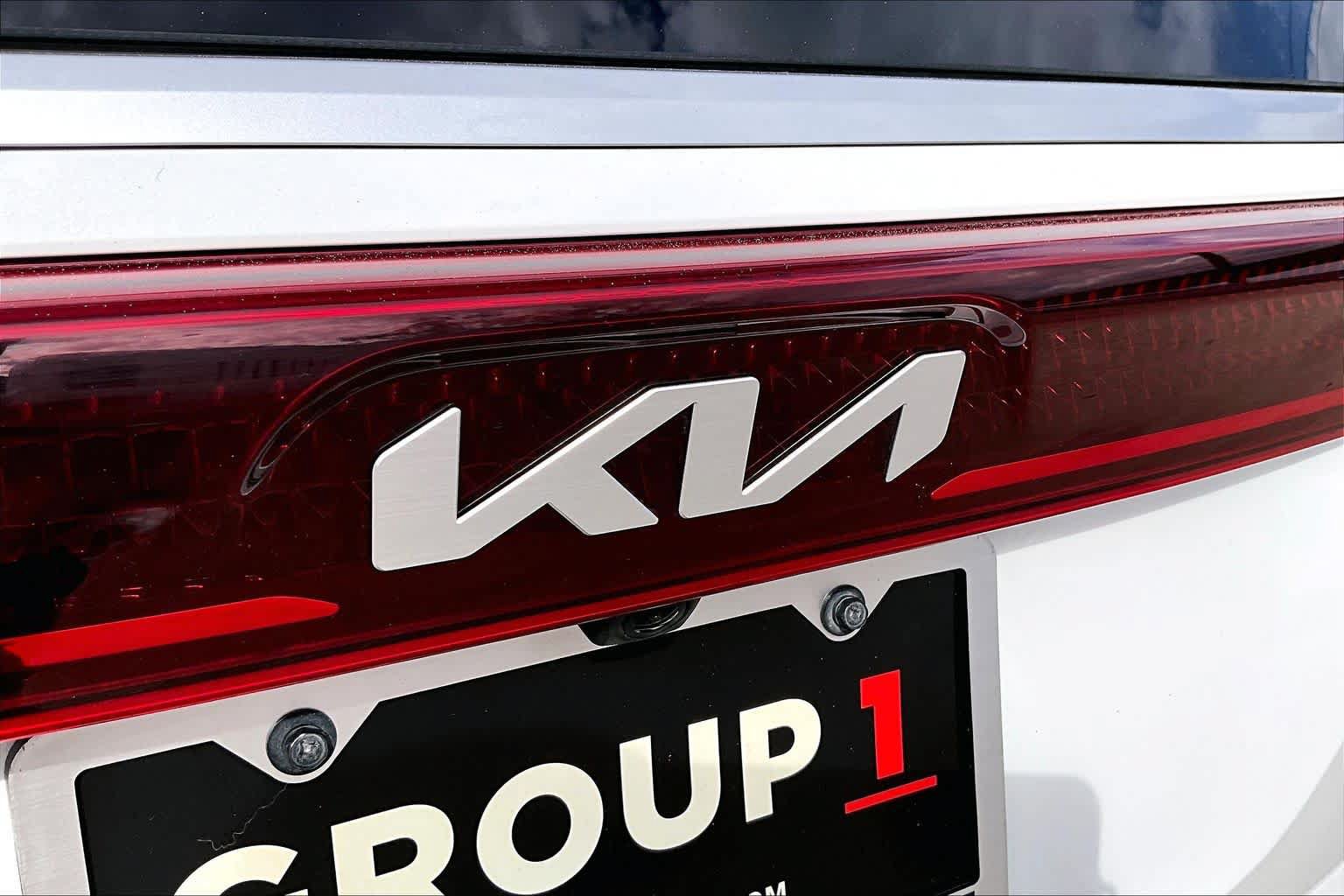 Used 2024 Kia Carnival LX FWD image 10