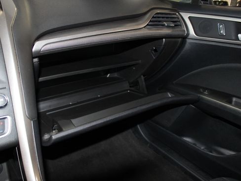 Used 2020 Ford Fusion SE image 19