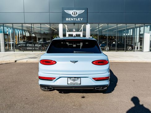 Certified 2022 Bentley Bentayga V8 image 11