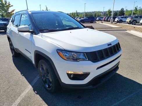 Used 2021 Jeep Compass Latitude AWD/4WD image 2