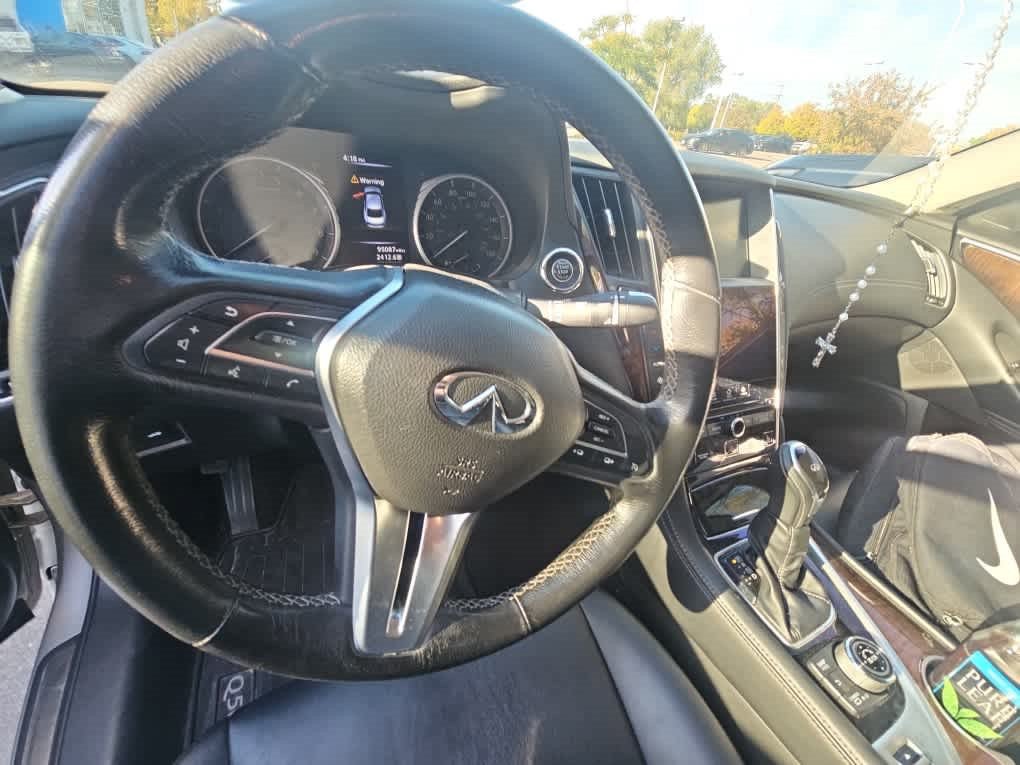 Used 2018 INFINITI Q50 Luxe w/ Essential Package (3.0T Luxe) AWD/4WD image 7