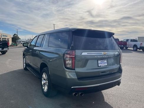 Used 2023 Chevrolet Suburban Premier image 8