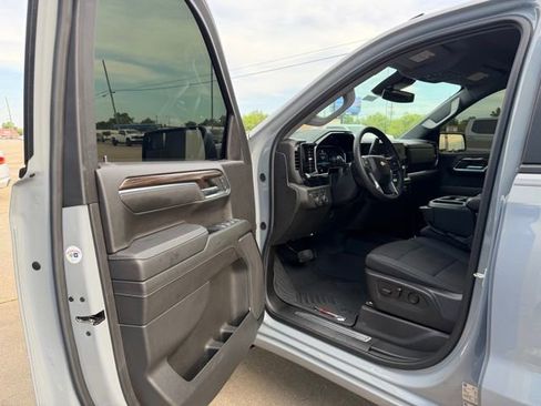 Used 2024 Chevrolet Silverado 1500 LT w/ Z71 Off-Road Package AWD/4WD image 10