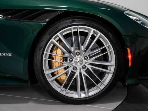 Used 2023 Aston Martin DBS Coupe image 29