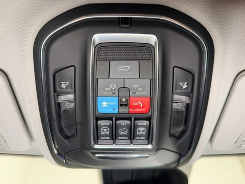 Used 2024 Jeep Grand Cherokee L Limited AWD/4WD image 14