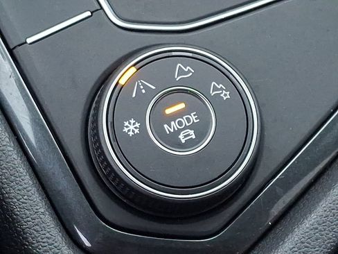 Used 2019 Volkswagen Tiguan SE AWD/4WD image 24
