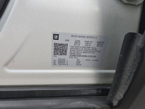 Used 2021 Chevrolet Traverse LT w/ LPO, Blackout Package image 5