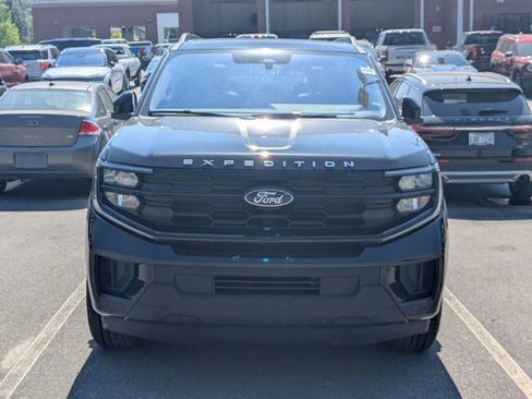 Certified 2025 Ford Expedition Active RWD image 2