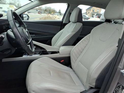 Used 2023 Hyundai Elantra Limited image 26