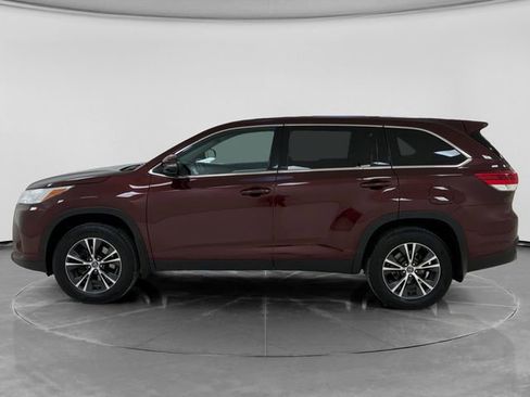 Used 2019 Toyota Highlander LE image 6