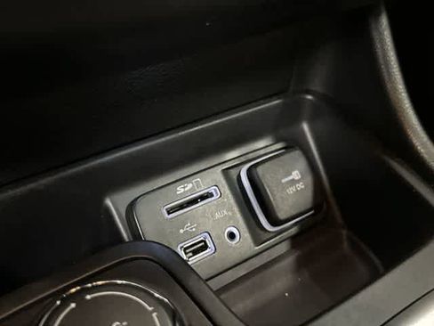 Used 2015 Jeep Cherokee Limited w/ Luxury Group AWD/4WD image 26