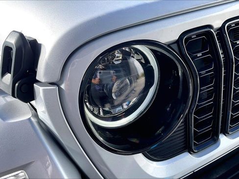 Used 2024 Jeep Wrangler High Altitude image 29