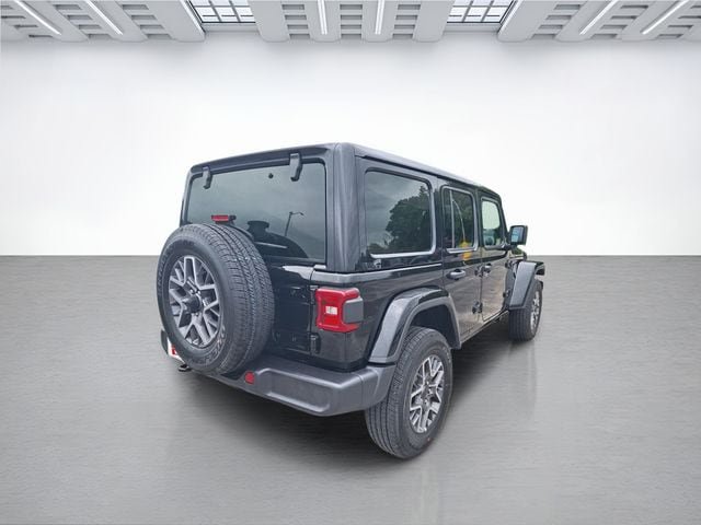 Used 2025 Jeep Wrangler Unlimited Sahara AWD/4WD image 35