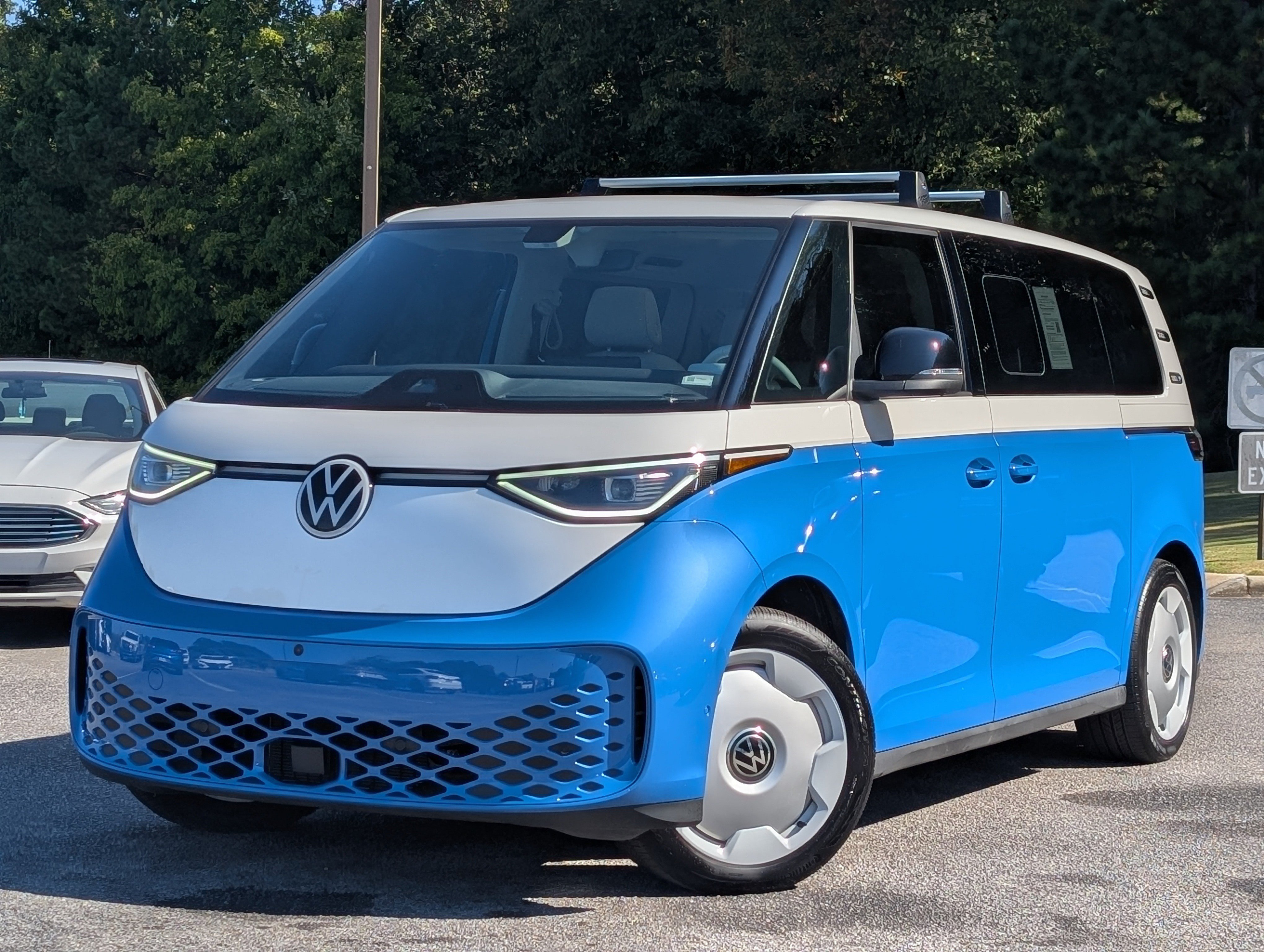 Used 2025 Volkswagen ID. Buzz 1st Edition RWD image 4