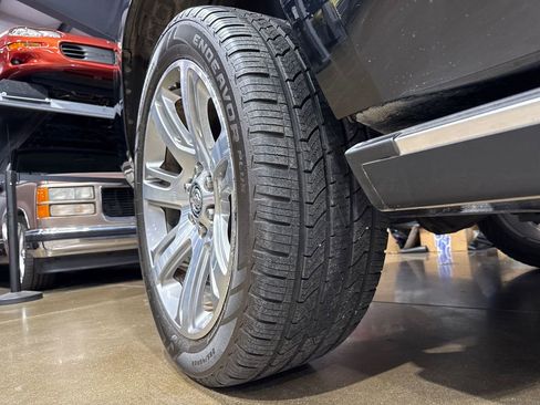Used 2015 Cadillac Escalade Premium RWD image 31