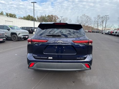 Used 2020 Toyota Highlander XLE image 4