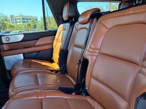Used 2020 Lincoln Navigator L Reserve w/ Luxury Package image 16