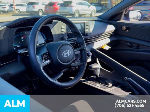 Used 2025 Hyundai Elantra Sport image 9