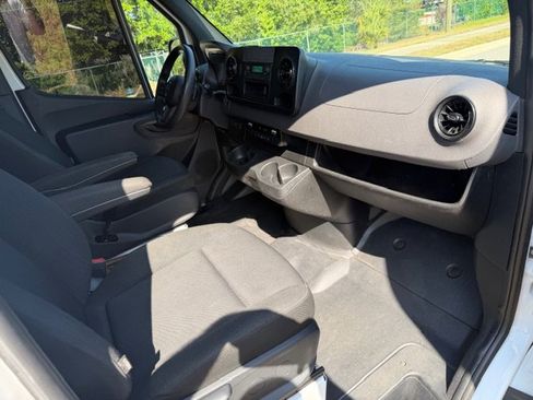 Used 2023 Mercedes-Benz Sprinter 2500 image 18