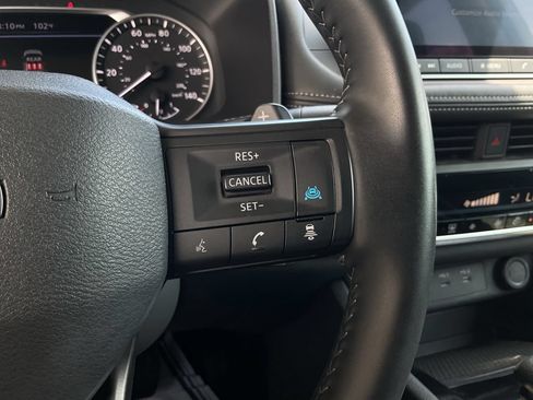 Used 2025 Nissan Rogue SV FWD image 27