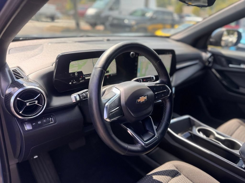 Used 2025 Chevrolet Equinox LT w/ Safety and Technology Package AWD/4WD image 8