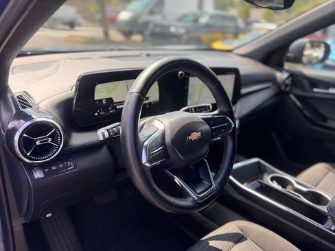 Used 2025 Chevrolet Equinox LT w/ Safety and Technology Package AWD/4WD image 8