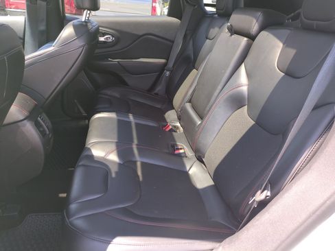 Used 2021 Jeep Cherokee Trailhawk w/ Sun, Sound & Nav Group AWD/4WD image 30
