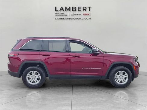 Used 2025 Jeep Grand Cherokee Laredo w/ Trailer Tow Package AWD/4WD image 6