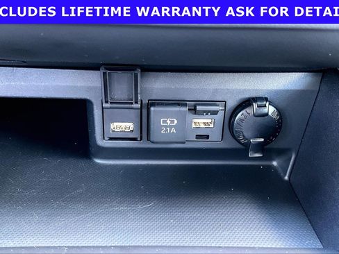 Used 2021 Toyota Highlander LE AWD/4WD image 28
