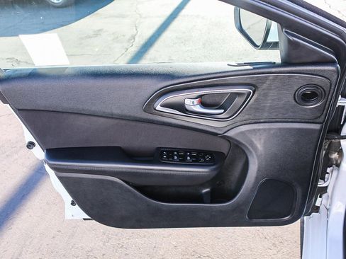 Used 2015 Chrysler 200 Limited image 22