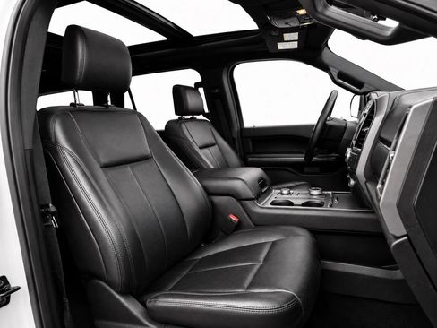 Used 2019 Ford Expedition XLT w/ Equipment Group 202A AWD/4WD image 17