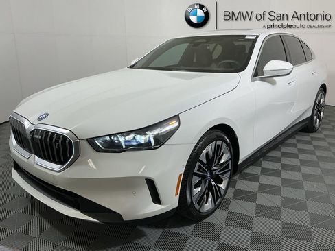 Certified 2024 BMW i5 eDrive40i w/ Premium Package image 1