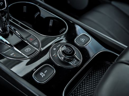 Used 2020 Bentley Bentayga AWD/4WD image 41
