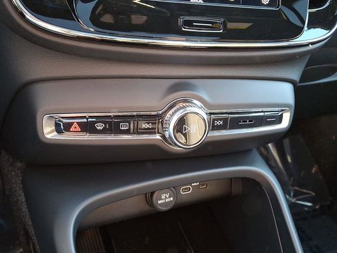 Certified 2025 Volvo XC40 B5 Plus image 16