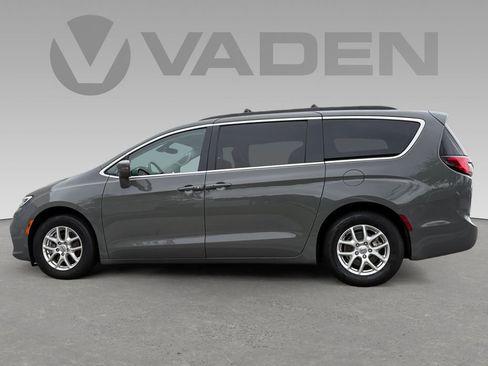 Used 2022 Chrysler Pacifica Touring-L image 7
