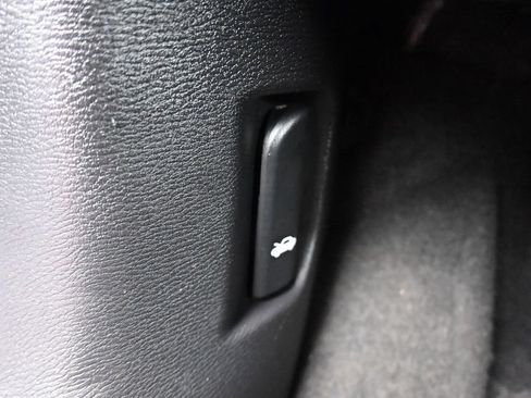 Used 2025 Mitsubishi Outlander AWD image 30