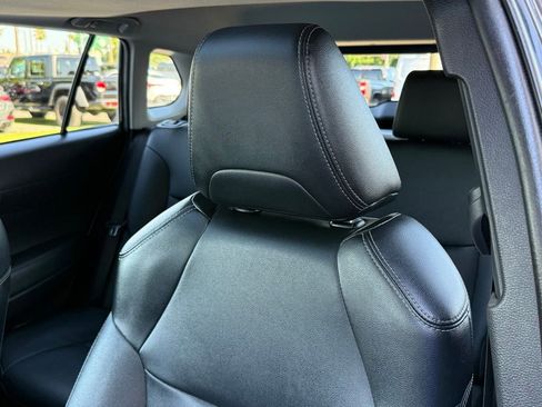 Used 2022 Toyota Corolla Cross XLE w/ Convenience Package FWD image 3