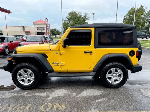 Used 2019 Jeep Wrangler Sport AWD/4WD image 3