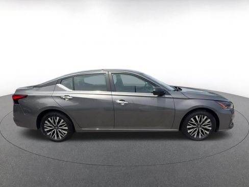 Used 2025 Nissan Altima 2.5 SV FWD image 16