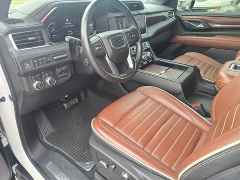 Used 2024 GMC Yukon XL Denali Ultimate AWD/4WD image 21