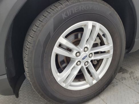 Used 2020 Ford Explorer XLT w/ Equipment Group 202A AWD/4WD image 31