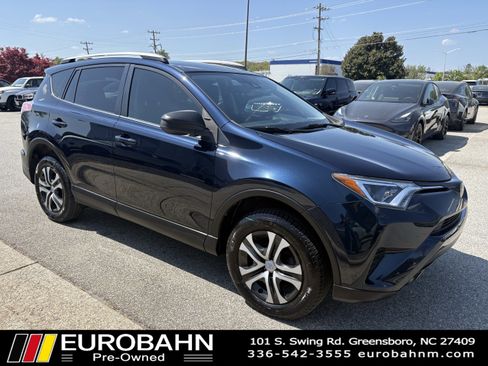 Used 2018 Toyota RAV4 LE image 28