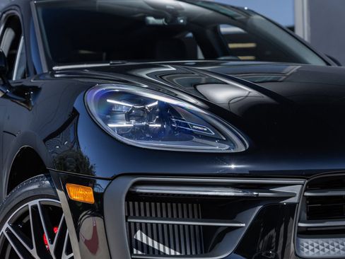 Certified 2026 Porsche Macan S AWD/4WD image 19