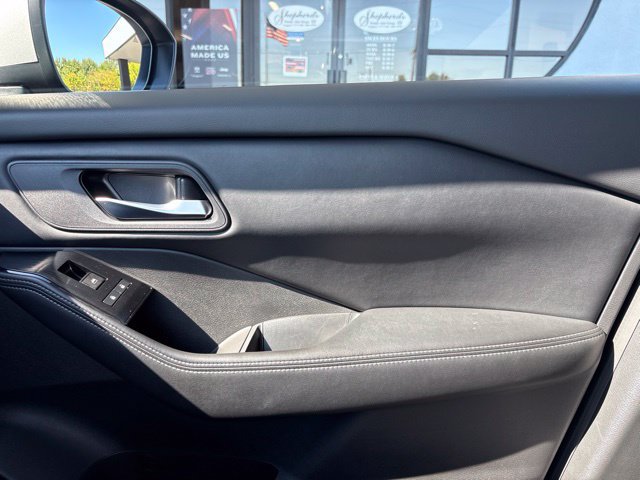 Used 2024 Nissan Rogue SV FWD image 21