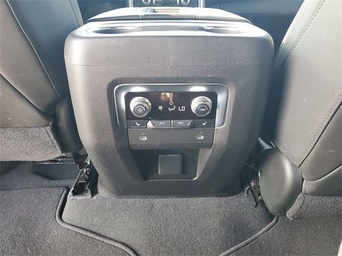 Used 2021 GMC Yukon SLT w/ SLT Luxury Package image 14